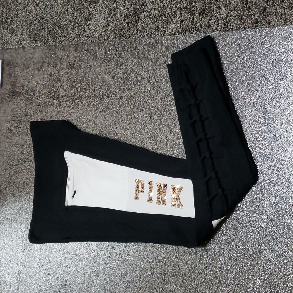 PINK Yoga Victoria’s Secret Black/ White Leggings Size XS